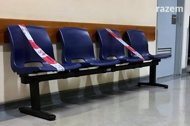 Pacjenci przychodni w&nbsp;Kutnie czekają na&nbsp;mrozie – interwencja