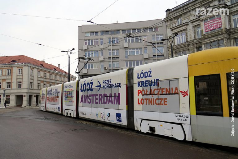 Wspólna interwencja posłanki i działaczy Razem w sprawie komunikacji miejskiej w Łodzi