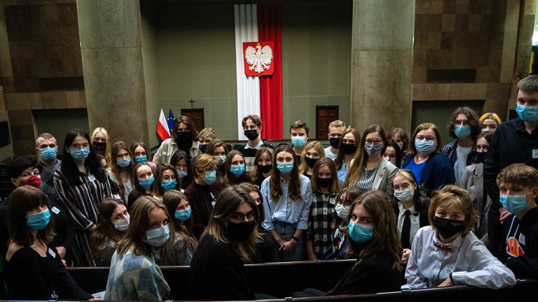 Wycieczka do Sejmu - zdjęcie na galerii z młodzieżą