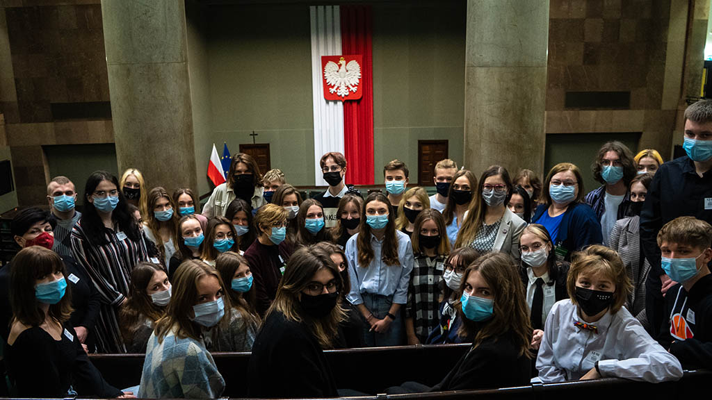 Wycieczka do Sejmu - zdjęcie na galerii z młodzieżą