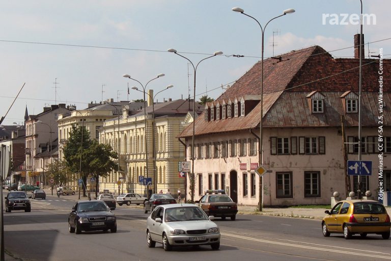 Wybuch gazu w&nbsp;drewniaku w&nbsp;Pabianicach: mieszkańcy bezpieczni. Co&nbsp;z&nbsp;pozostałymi?