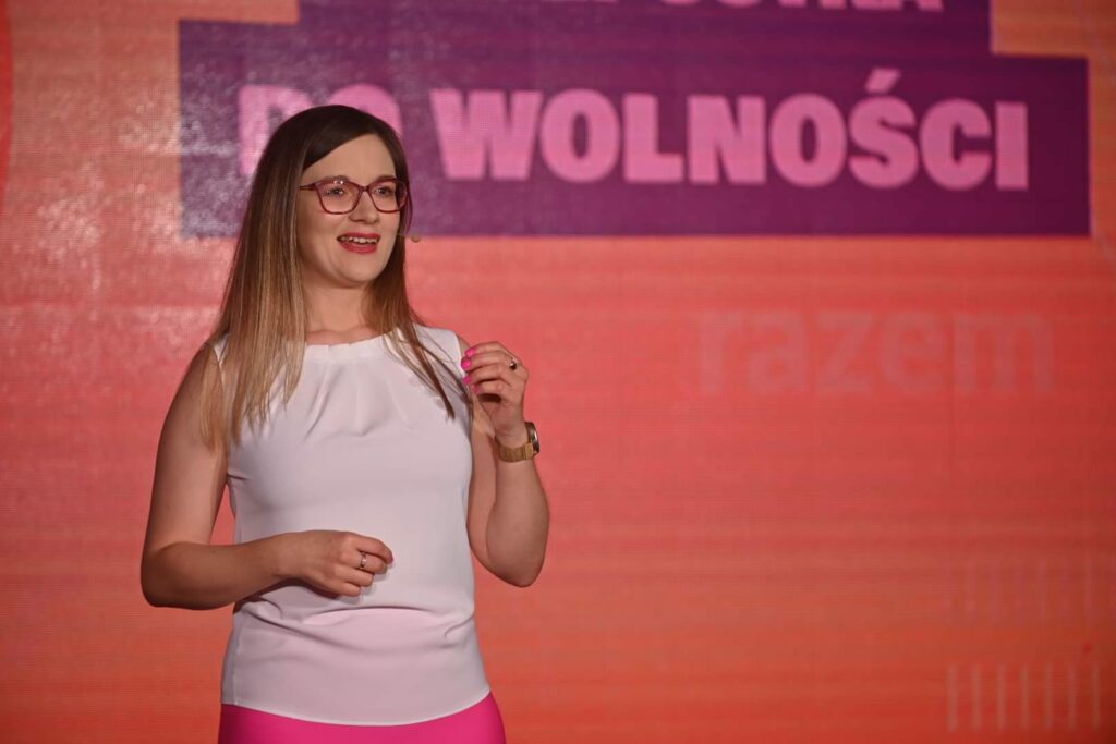 Posłanka Matysiak na&nbsp;konwencji partii Razem: „Transport publiczny to&nbsp;transport jutra”