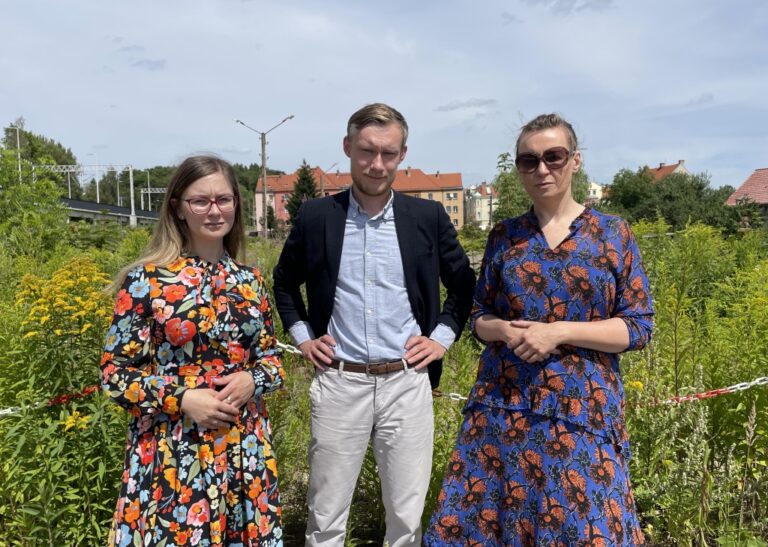 Paulina Matysiak w&nbsp;Wałbrzychu: krawężnik nie&nbsp;może pełnić funkcji dworca!