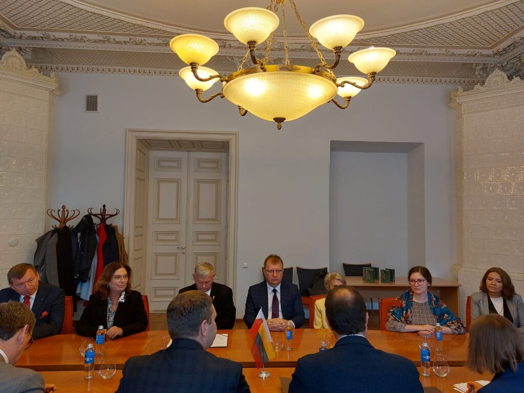 fbe676c2 1cbf 4505 824f 87a1dfea639c