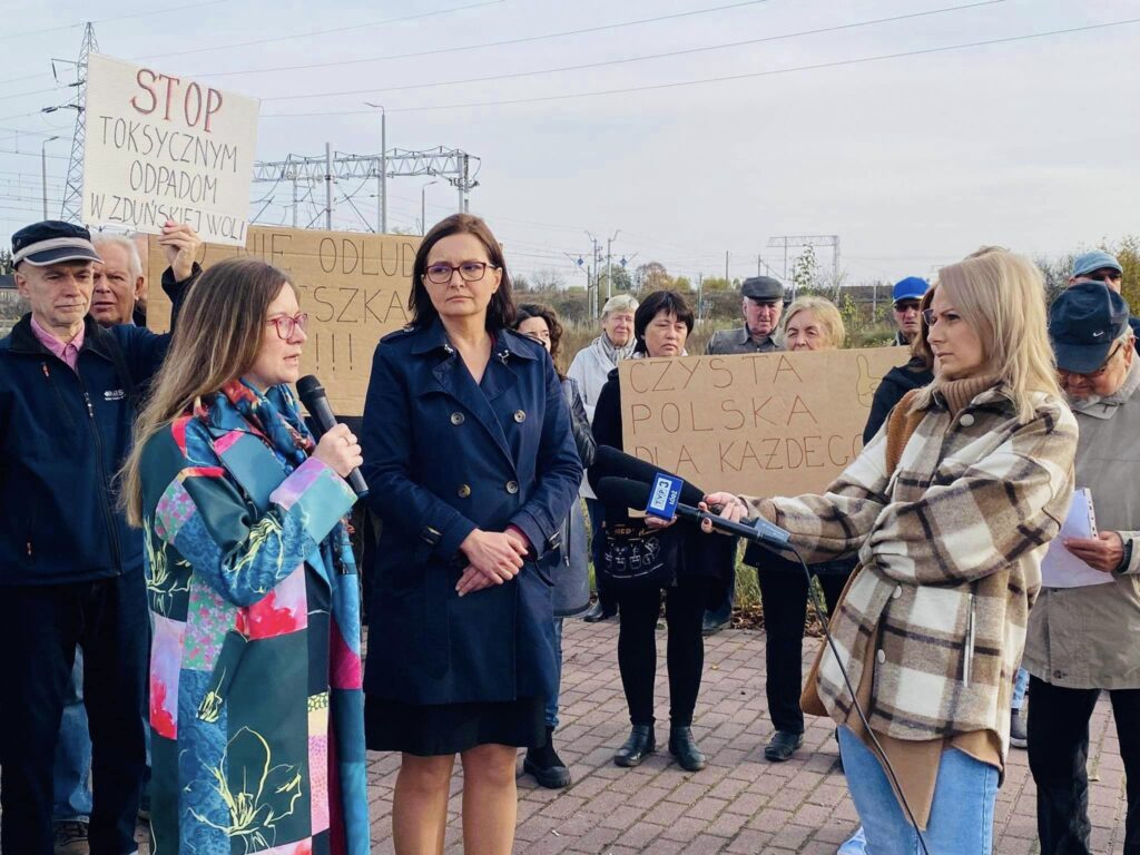 Posłanka Matysiak na&nbsp;proteście przeciwko składowisku toksycznych odpadów w&nbsp;Zduńskiej Woli. Jest petycja