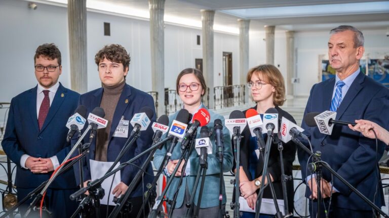 Biznes i&nbsp;zarządzanie w&nbsp;polskich szkołach? Posłanka Matysiak: „Ten przedmiot zaszkodzi uczniom”