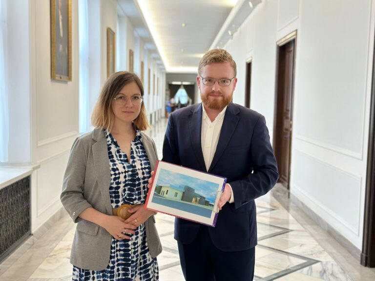 Co&nbsp;dalej z&nbsp;dworcem PKP w&nbsp;Obornikach? Interweniują politycy Lewicy