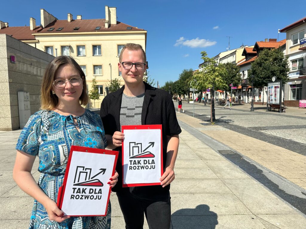 Zbiórka podpisów pod&nbsp;projektem „Tak dla CPK” w&nbsp;Kutnie