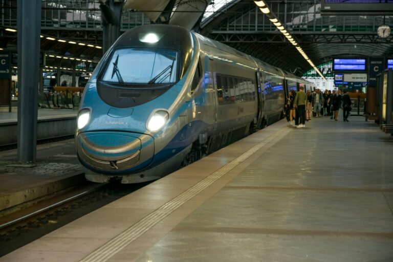 pendolino szybki pociag fast train wroclaw poland