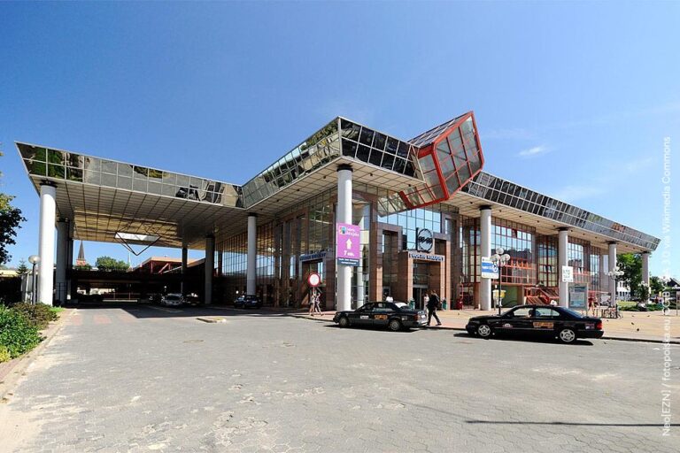 Walka o&nbsp;dworzec w&nbsp;Częstochowie. Postmodernistyczne dziedzictwo do&nbsp;wyburzenia?