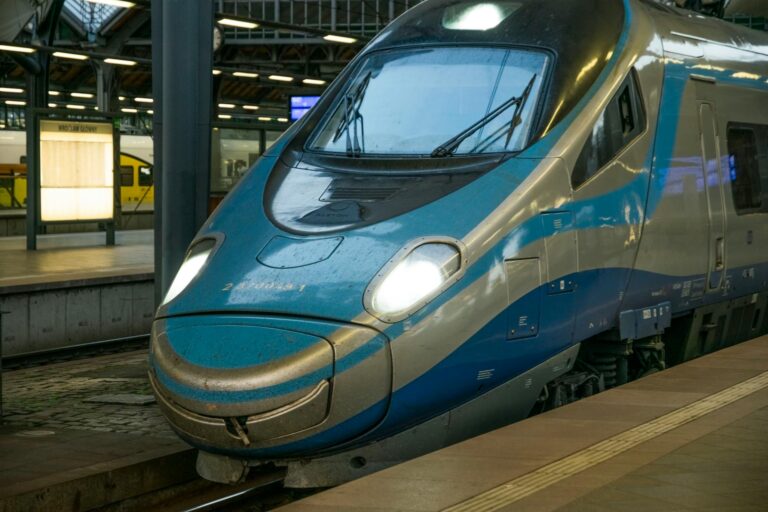 pendolino szybki pociag fast train wroclaw poland