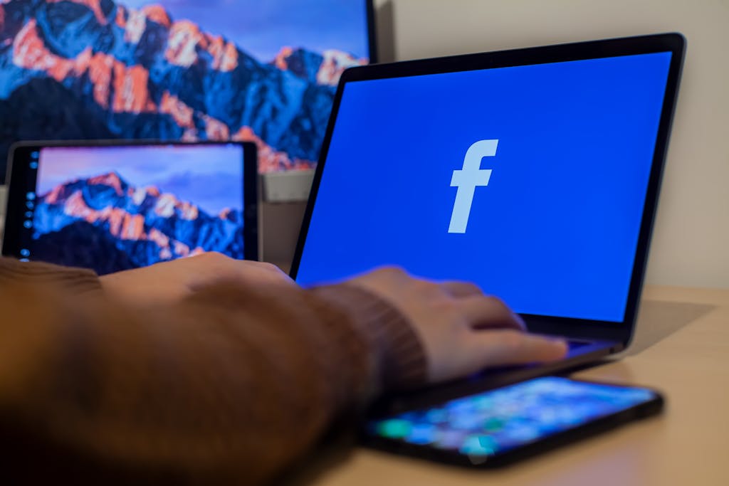 Lasy Państwowe i obowiązkowy Facebook – dlaczego to problem?