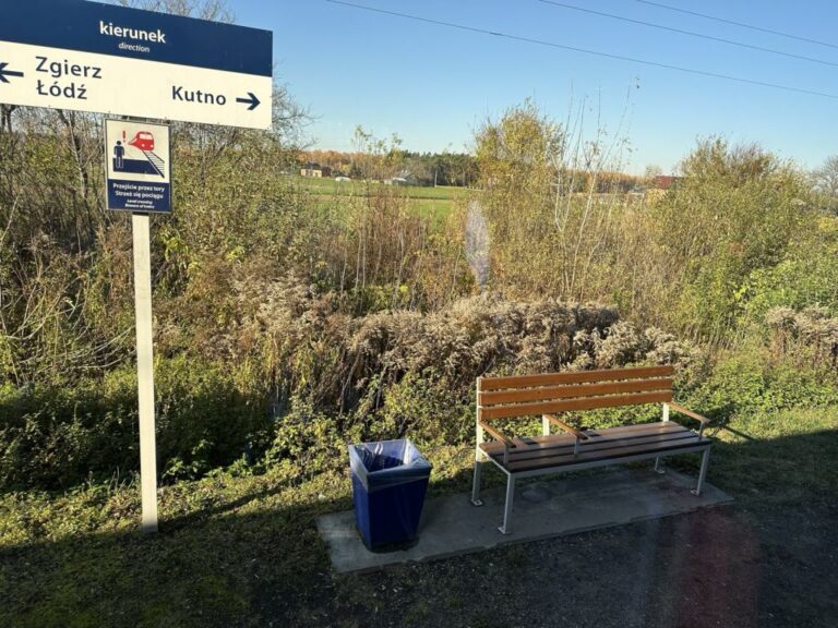 Stacja kolejowa w Gawronach