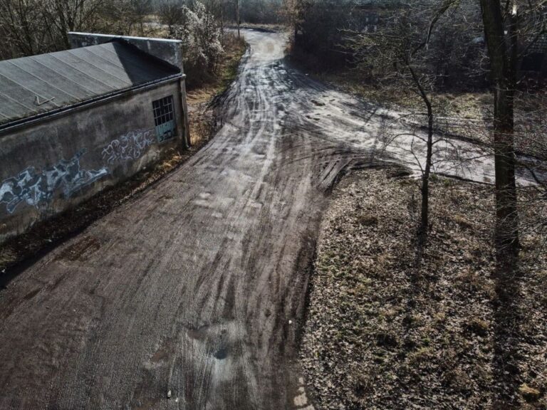 Ruch w sprawie drogi do szkoły kolejarskiej. Posłanka Matysiak interweniuje w starostwie