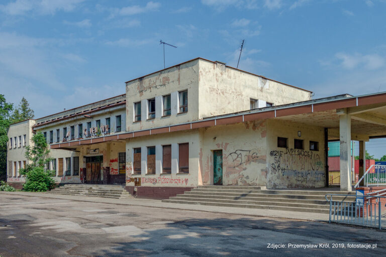 PKP nie&nbsp;ma&nbsp;pieniędzy na&nbsp;dworzec w&nbsp;Żychlinie. Spółka stawia na&nbsp;współpracę z&nbsp;samorządami