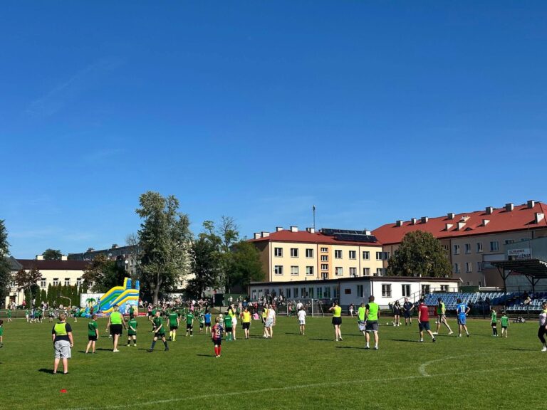 Stadion w&nbsp;Łęczycy: pytania o&nbsp;dostęp, przejrzystość i&nbsp;głos mieszkańców