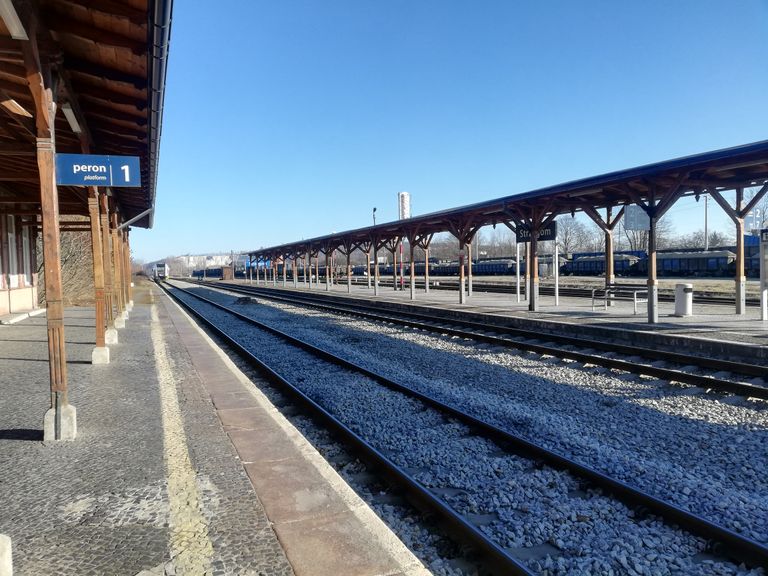 A clear blue sky over an empty railway platform at Jawor train station.