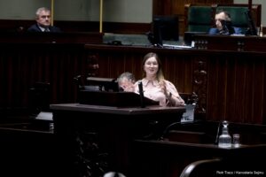 Posłanka Paulina Matysiak na mównicy sejmowej
