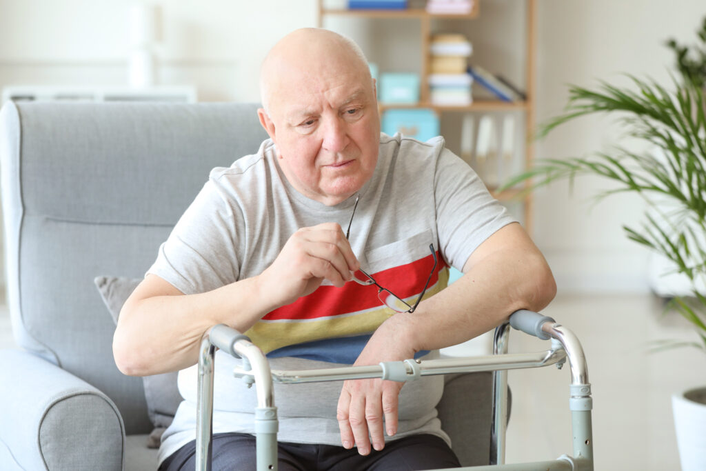 Świadczenie wspierające: ministerstwo zasłania się kosztami, Matysiak pyta o konkrety