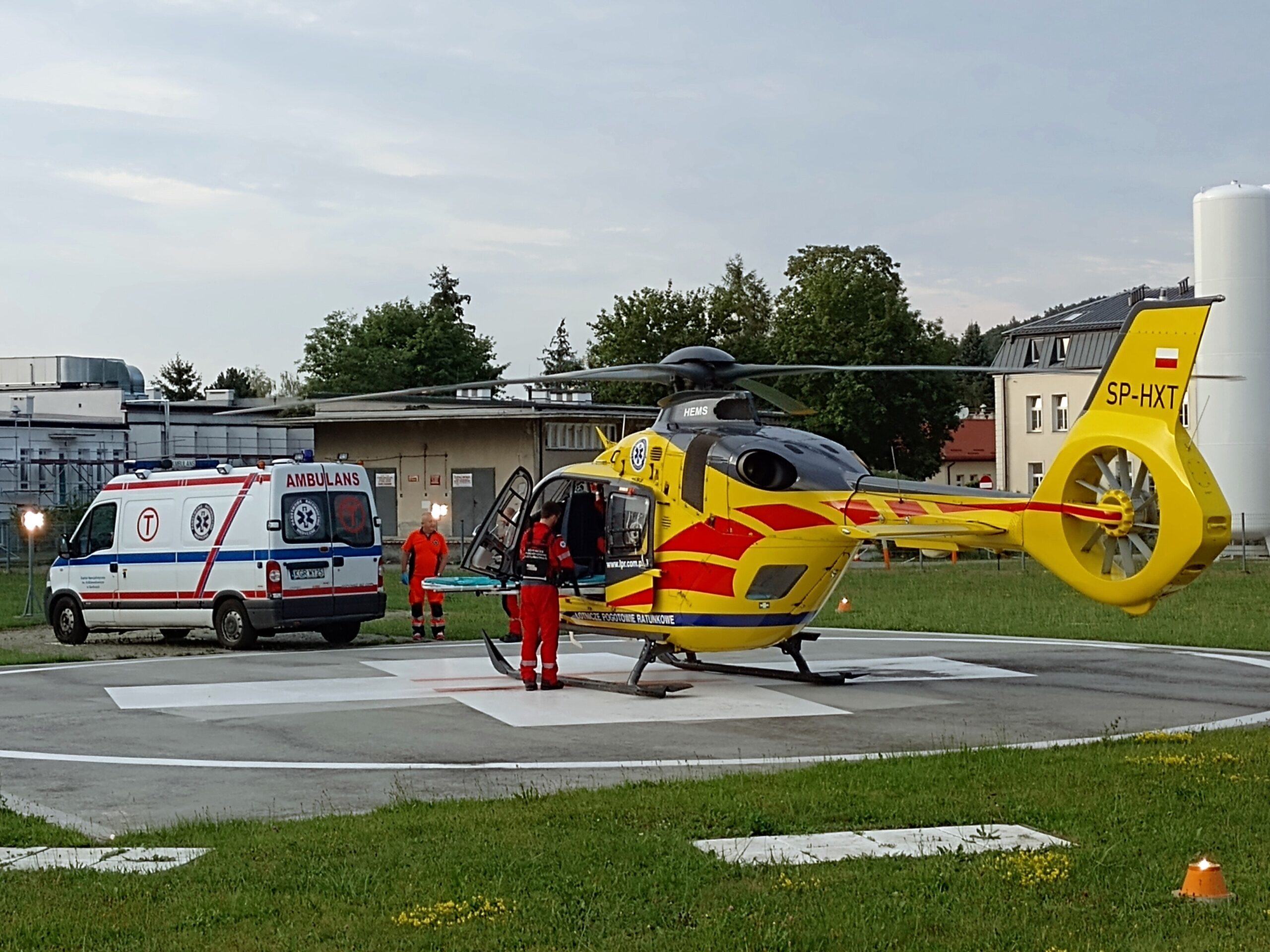 Smiglowiec sanitarny Lotniczego Pogotowia Ratunkowego scaled