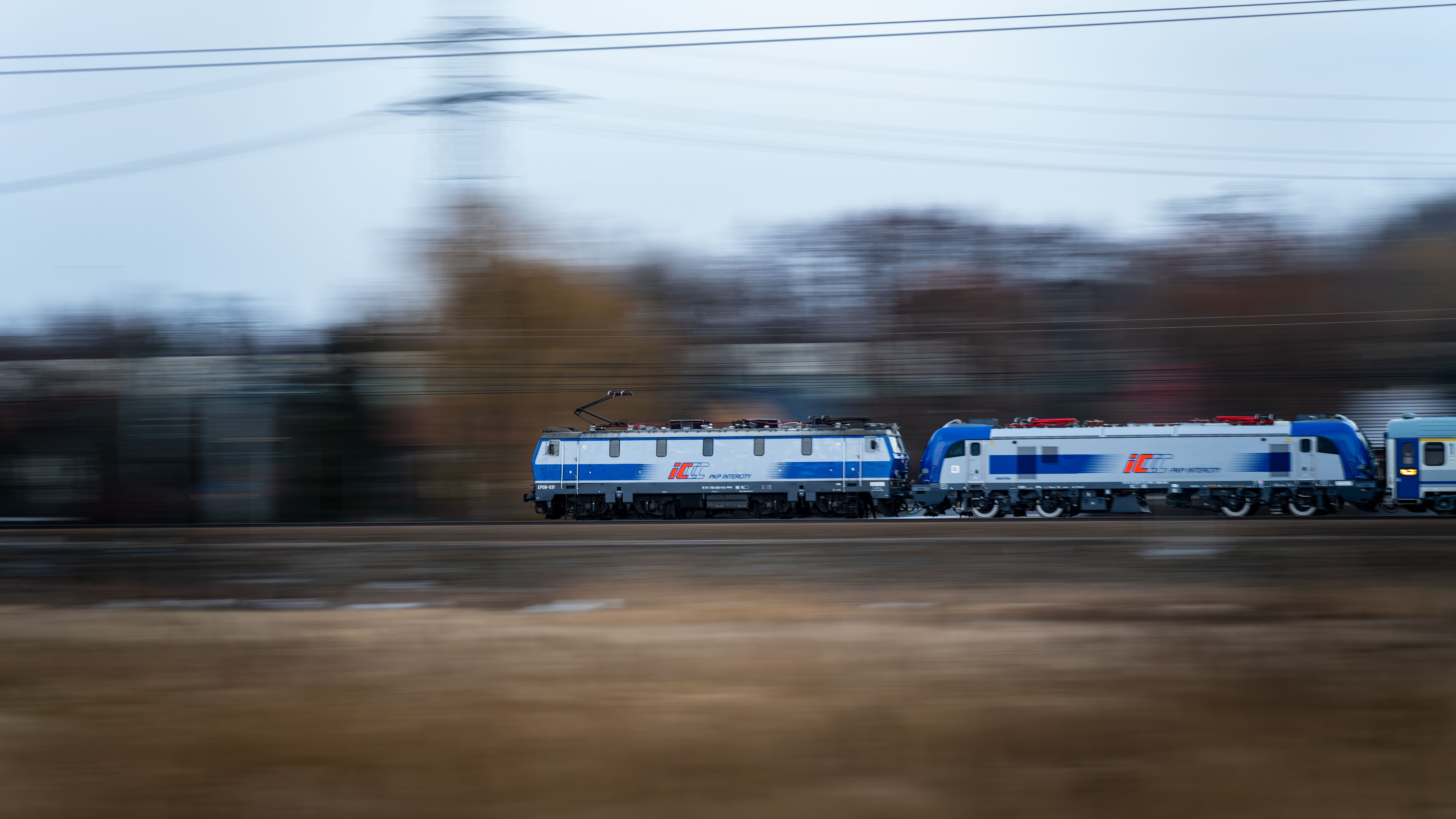 Wagony z KPO w pociągach komercyjnych. Pytania o działania PKP Intercity